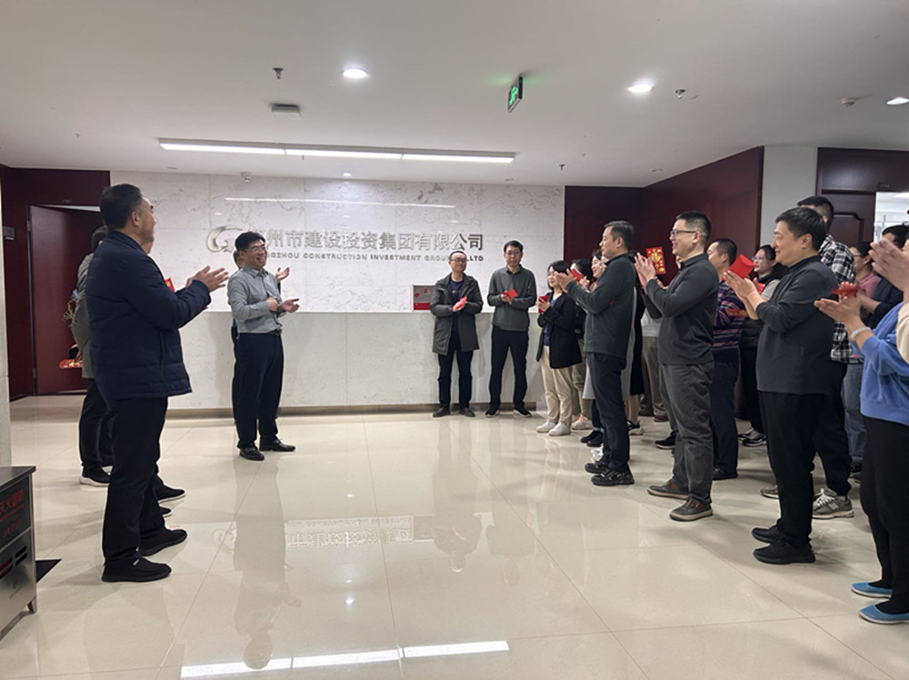 开云·官方站线上登录平台入口-开云(中国)
领导班子迎接员工新春上班